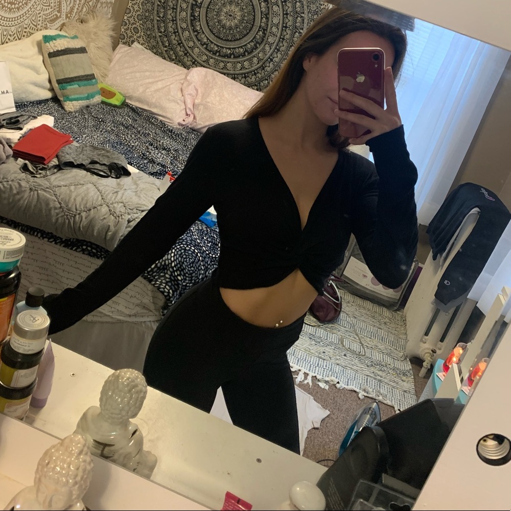 Front Twist Black Top